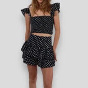 Meet me there sett  - Säljer detta sett ifrån meet me there. Kjol/shorts och topp helt nyköpt 