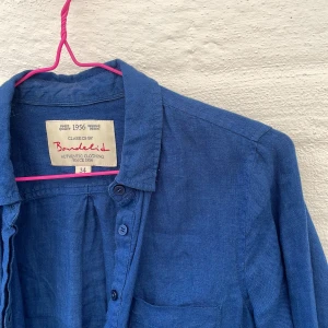 Linneskjorta  - Mörkblå skjorta från Bondelid i 100% linne.