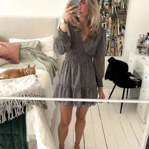 Zara klänning 🖤 - En zara klänning som aldrig är använd, pga den är lite kort för mig. Jag är 1,73 🖤🤍🖤🤍🖤