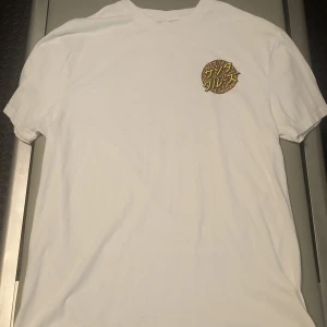 Santa cruz T-shirt leopard japanese dot T-shirt  - Använd en gång,storlek large PassarBra kondition. 