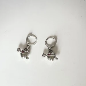 Trendiga örhängen🌟 - Jättesnygga trendiga örhängen, perfekta nu under sommaren🌟  Lagerstatus : 15+  