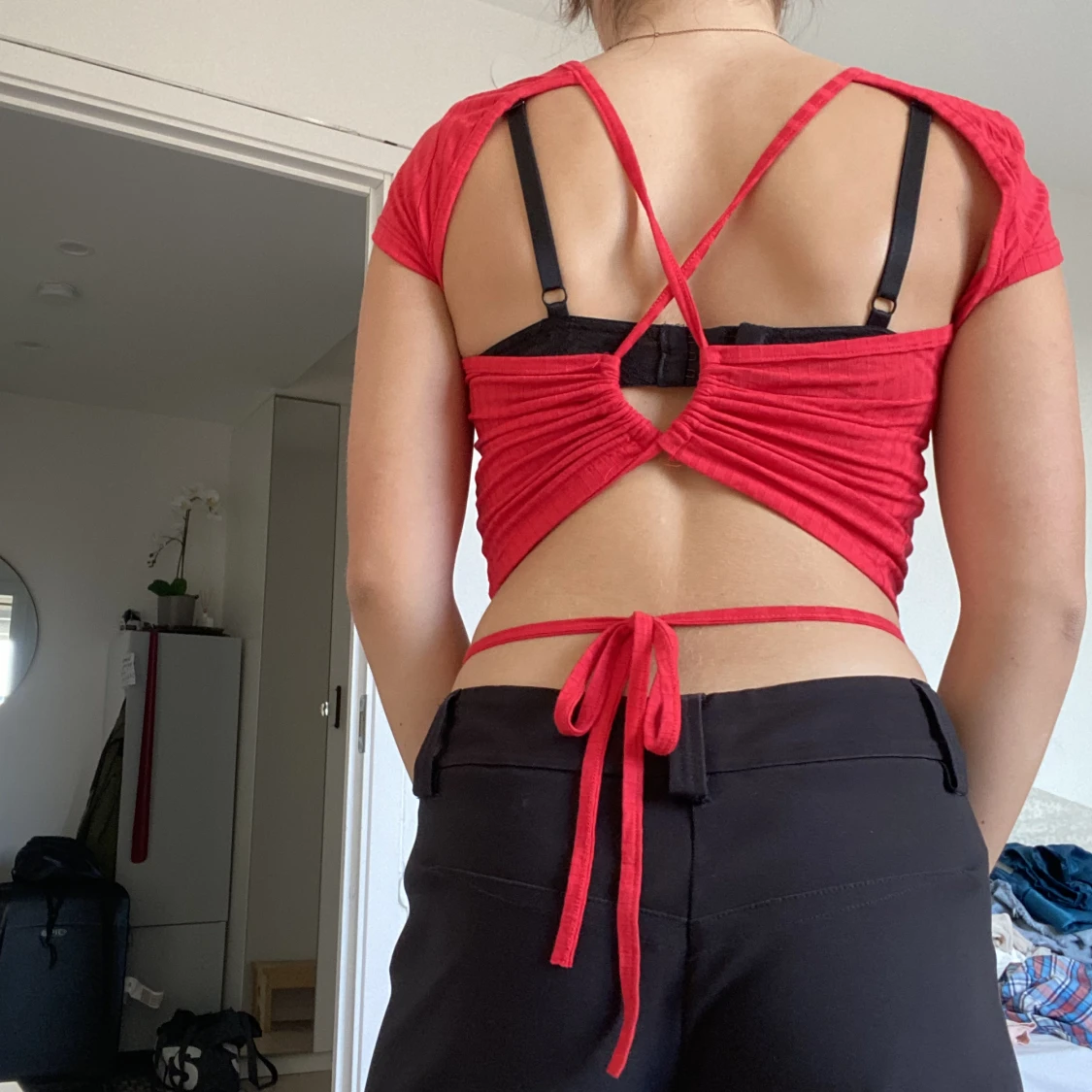 Röd top med öppen rygg - 91