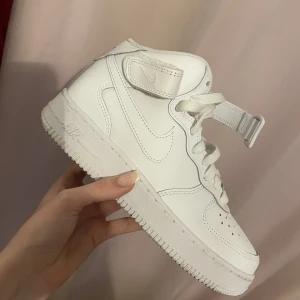 Air force 1 mid - Air force 1 mid, använda 1 gång storlek 36,5 