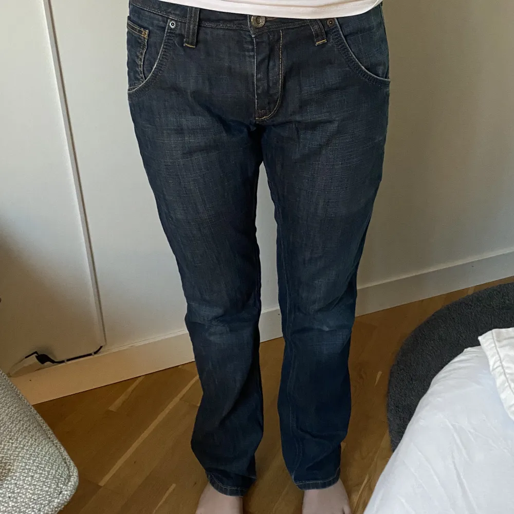 Lågmidjade raka jeans från Tommy hilfiger, passar s/m💕. Jeans & Byxor.