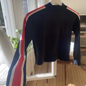 Tröja - Tajt tröja, något tjockare tyg