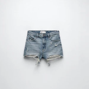 Zara shorts☀️ - Zara jeans shorts i storlek 38 som ej säljs längre!