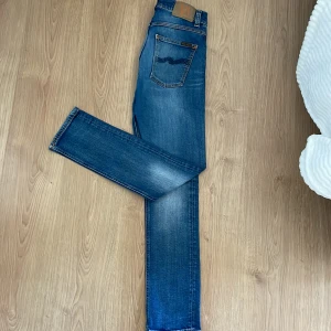 Nudie jeans - Fina nudie jeans, både fram fickorna sönder tyvärr