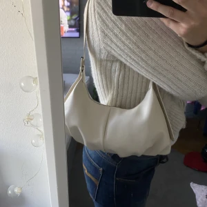 söt väska - söt beige väska 💓