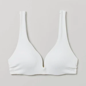 Bikini - Bikiniöverdel med push up i storlek 34 i nyskick, nypris 199kr🦋 hör av er vid minsta intresse eller funderingar 🫶 kostnad för frakt tillkommer, se fraktalternativ nedan 📦