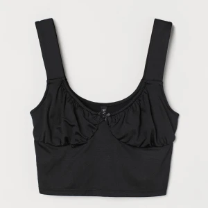 Crop top - Crop top i storlek small 🦋 hör av er vid minsta intresse eller funderingar 🫶 kostnad för frakt tillkommer, se fraktalternativ nedan 📦