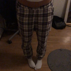 SÖKER! - någon godhjärtad liten själ som har dessa pyjamasbyxor ifrån Kappahl i storlek S som skulle vilja sälja dom till mig, mina gick sönder o kan ej hitta dom på hemsidan igen, dom va mina favoriter!! 💞💞