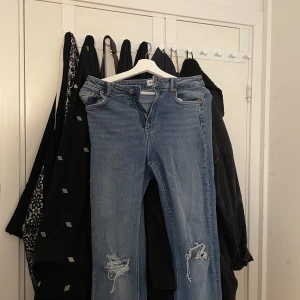 Jeans från Zara 150kr - Oanvända jeans, storlek 38. Säljer eftersom att dom är för små.