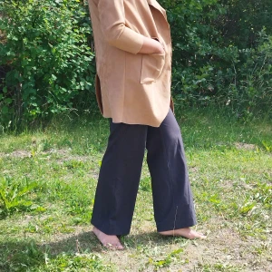 Mocka brun jacka - Jacka i mocka brun. Från Broadway NCY Fashion. Storlek S, funkar också i M. Sammetstyg på utsidan av jackan.