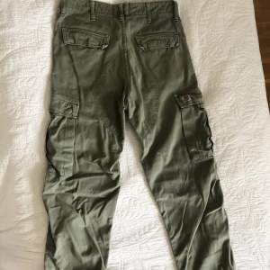 Carhartt regular cargo pant Storlek w28 l32 Säljer eftersom de inte kommer till användning längre. Pris kan diskuteras vid snabb deal