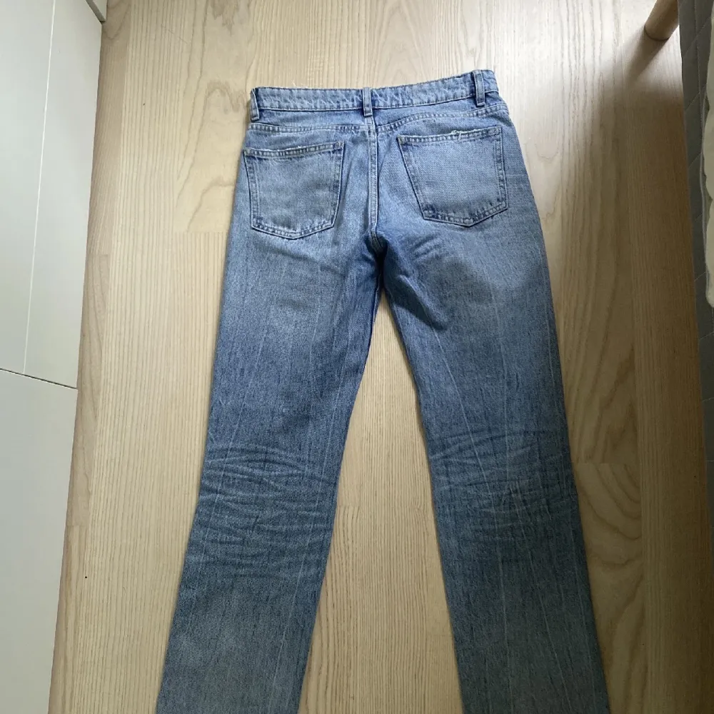 Lånade bilder  Säljer dessa zara jeans för att jag inte kan ha dom längre ❤️. Jeans & Byxor.