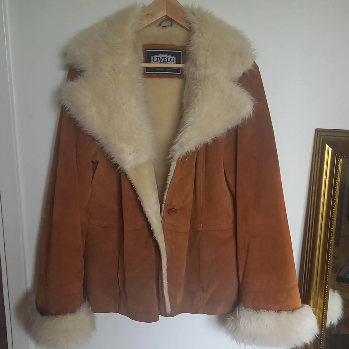 70s Style Leather Jacket with Faux Fur