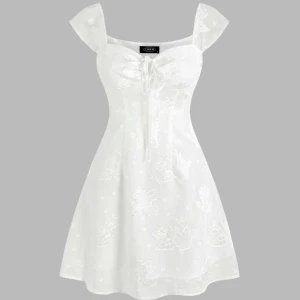 Klänning - En suuperfin studentklänning i strl S köpt från Cider. Säljer pga att jag hittat en jag tycker om mer☺️ Säljs för 300kr + frakt