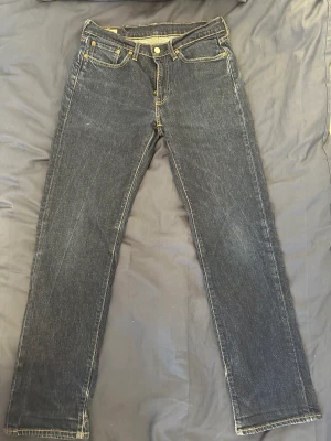 Levis Jeans - Mörkblå Levi’s. Modell 514, strl: W30 L32. Använda, bra skick.