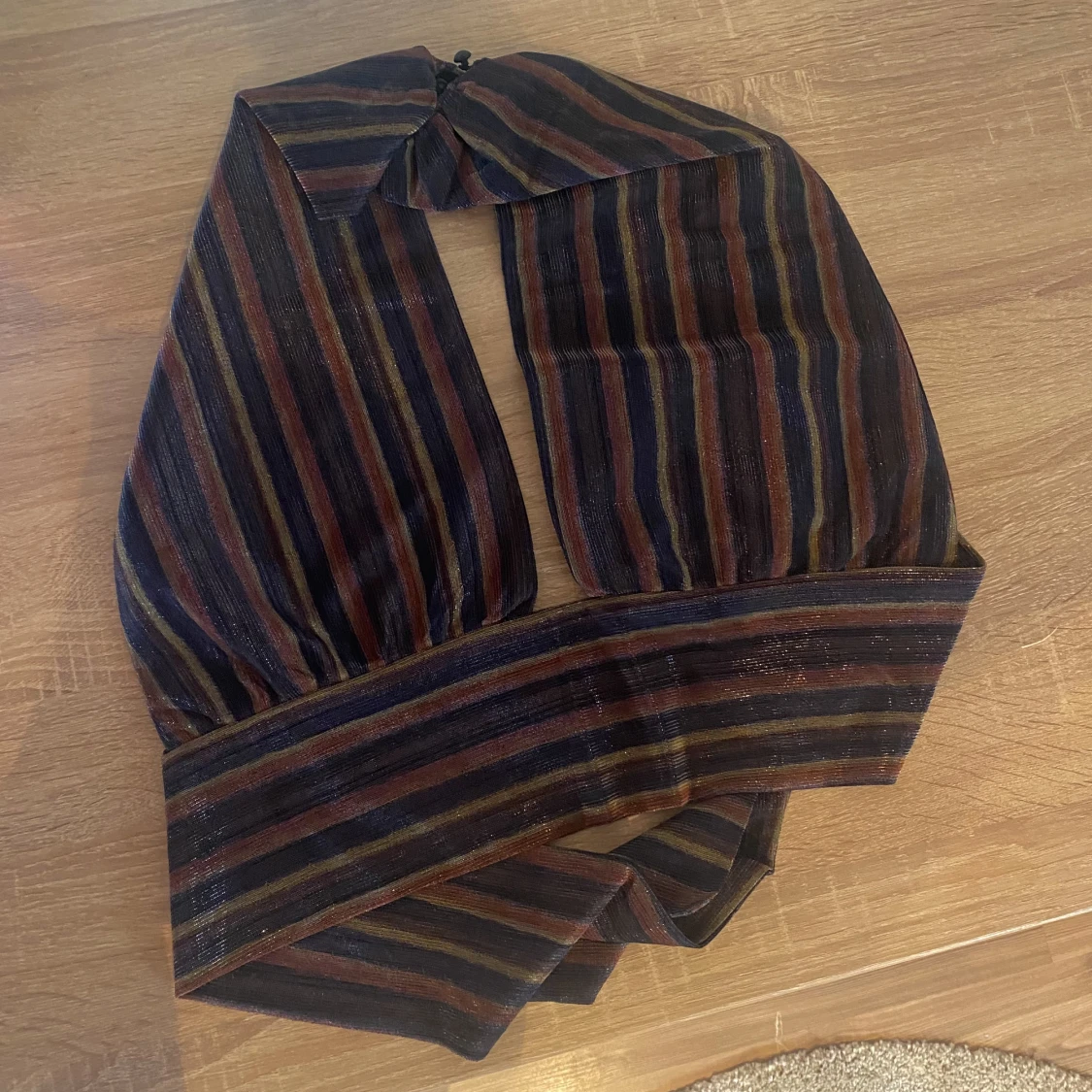 Stickad topp med glittertråd - 90