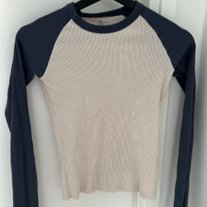 Brandy Melville  - Säljer den här populära tröjan ifrån brandy Melville 