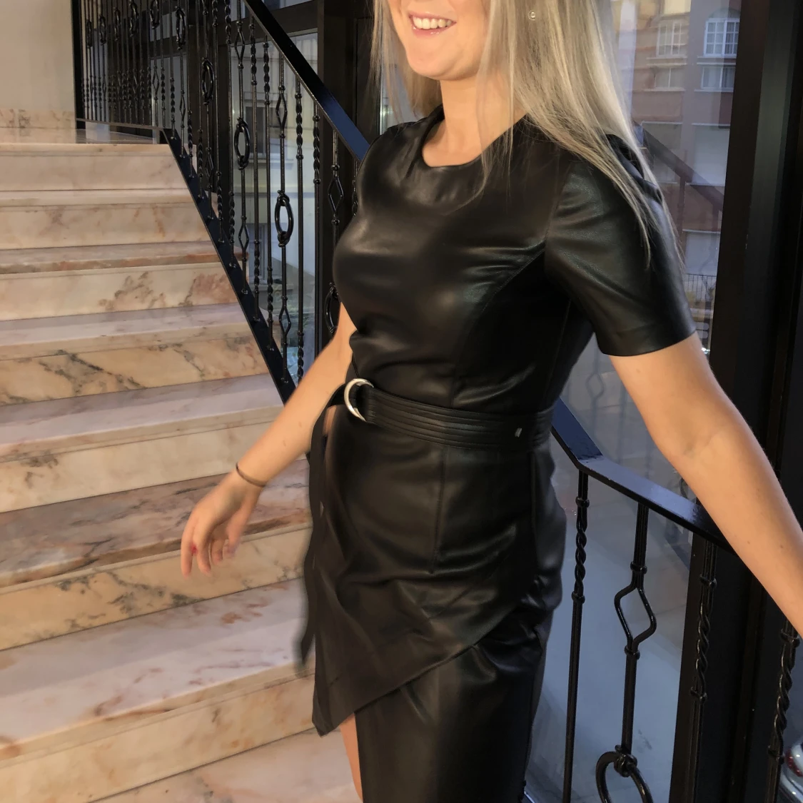 Skinn klänning från mango