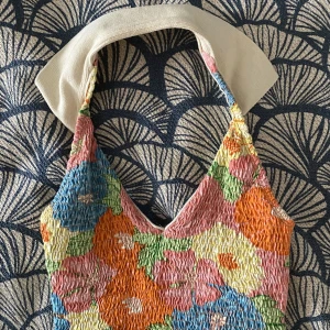 Zaratopp med öppenrygg och krage - Zaratopp i storlek S, 60kr+ frakt