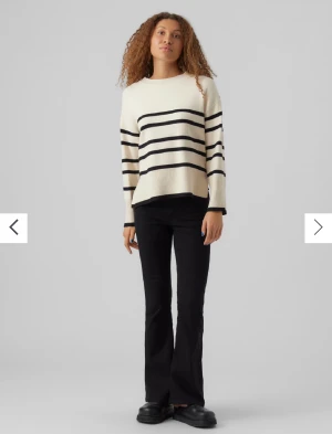 Randig tröja - Supersöt randig tröja från Vero Moda Storlek M Köparen står för frakten 💕