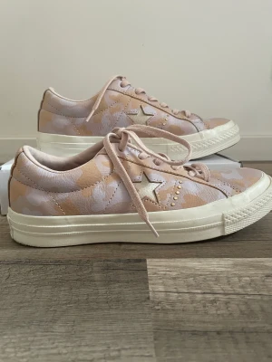 Converse All Star Chuck Taylor - Helt nya och oanvända. Converse One Star OX Shoes Low Top Leather Pink Ivory Beige / Light Gold St: 38 EU / 5,5 UK  Unisex