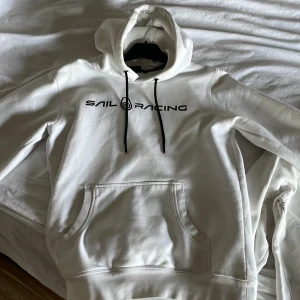 Sail racing hoodie  - Sailracing hoodie storlek s  Säljer pga blivit för liten 