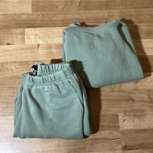 Mys kit - Ett kit, med en tjock tröja + byxor, väldigt sköna och bekväma.