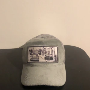 Emilio Pendenza keps - Köpt förra sommaren. Bra skick, lite trasig vid spänningen där bak men syns inte utanpå. Nypris 500