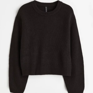 Stickad svart tröja - Söt stickad tröja i ny skick! Skriv för fler bilder💗