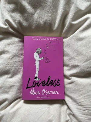 Loveless  - Trendig bok på booktok av Alice oseman.  