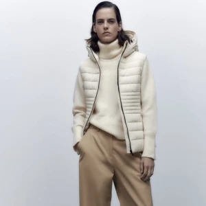 Zara väst - Säljer då denna populära zara västen då den inte kommer till användning längre den är använd fåtal gånger inga skador❣️skriv för fler bilder,byter också 