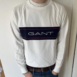 Sparsamt använd Gant sweatshirt tröja som jag växt ur.  Storlek L men passar även M Pris 199kr. Skriv för frågor :)