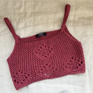 Stickad topp - Röd stickad topp ifrån Bershka i storlek S❤️‍🔥 Aldrig använt!