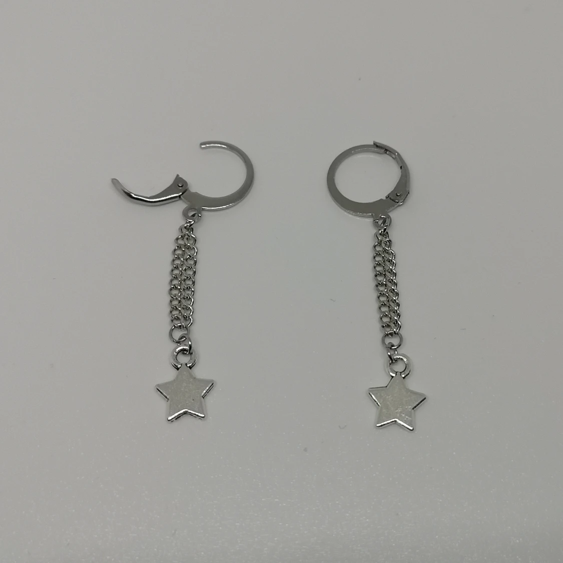 Örhängen ~stjärna med kedjor~
