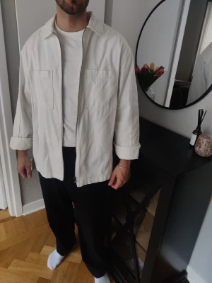 Tunn jacka  - Tar bara plats i garderoben