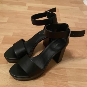 Klackar - Andvända en gång! Köpta på hm 