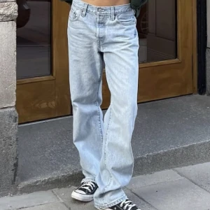 Levis jeans  - Säljer dessa sjukt snygga Levis 501 jeans då de inte passar mig längre❤️😇