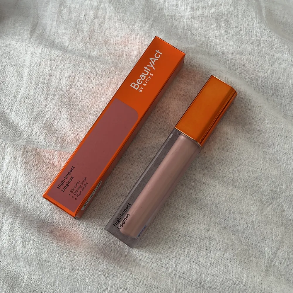 Jätte fint läppglans från beauty act i färgen vaycay, aldrig använt, 50kr +frakt. Asusteet.