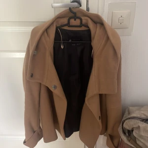 Zara kappa - En superfin kappa från zara som aldrig har kommit till användning🥰 skriv för fler bilder