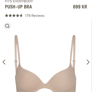 Skims push up BH - Skims Push up BH i storlek 36C! Använd 2 gånger. Säljes då jag känner att den är lite för stor😊  Köpt för 699 kr + frakt för 110kr.  Jag säljer den för 550kr inklusive spårbar frakt!