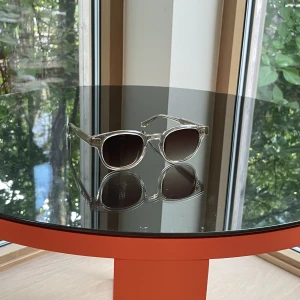 Chimi - Chimi 01 ecru, har aldrig andvänts, köptes i början av augusti, lika bra att köpa nu offseason för billigare pris än precis innan sommaren. Box ingår, inget kvitto.