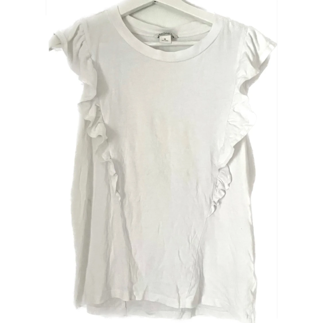 Vit tröja från monki med volang