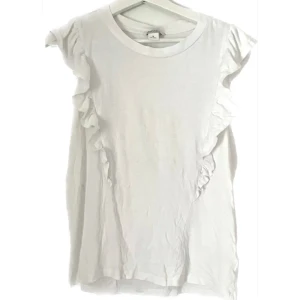 Vit tröja från monki med volang  - Använd ett fåtal gånger, bra skick, prutbart pris 