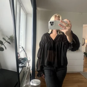 Blus - Blus ifrån missguided, använd 1 gång. Så den är som ny!❣️ 