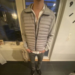 Superdry cardigan - Bra skick. Storlek L men sitter som  L/M