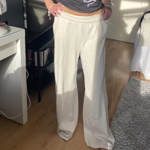 Mjukisbyxor - Beiga mjukisbyxor från H&M💓