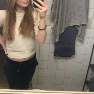 Juicy couture byxor - Säljer mina fina mörkblåa juicy byxor som längre inte kommer till användning. Väldigt fint skick! Pris kan diskuteras ❣️